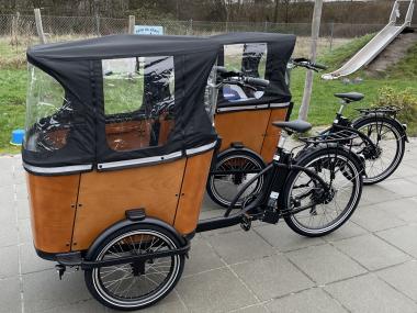 Vi har i dag modtaget vores nye lækre el ladcykler, som vi har fået støtte til af friluftsrådet for at komme mere ud i naturen. De første børn har allerede i dag fået en cykel tur og det var et kæmpe hit. Vi glæder os til at kunne komme på længere ture og opleve endnu mere 😊